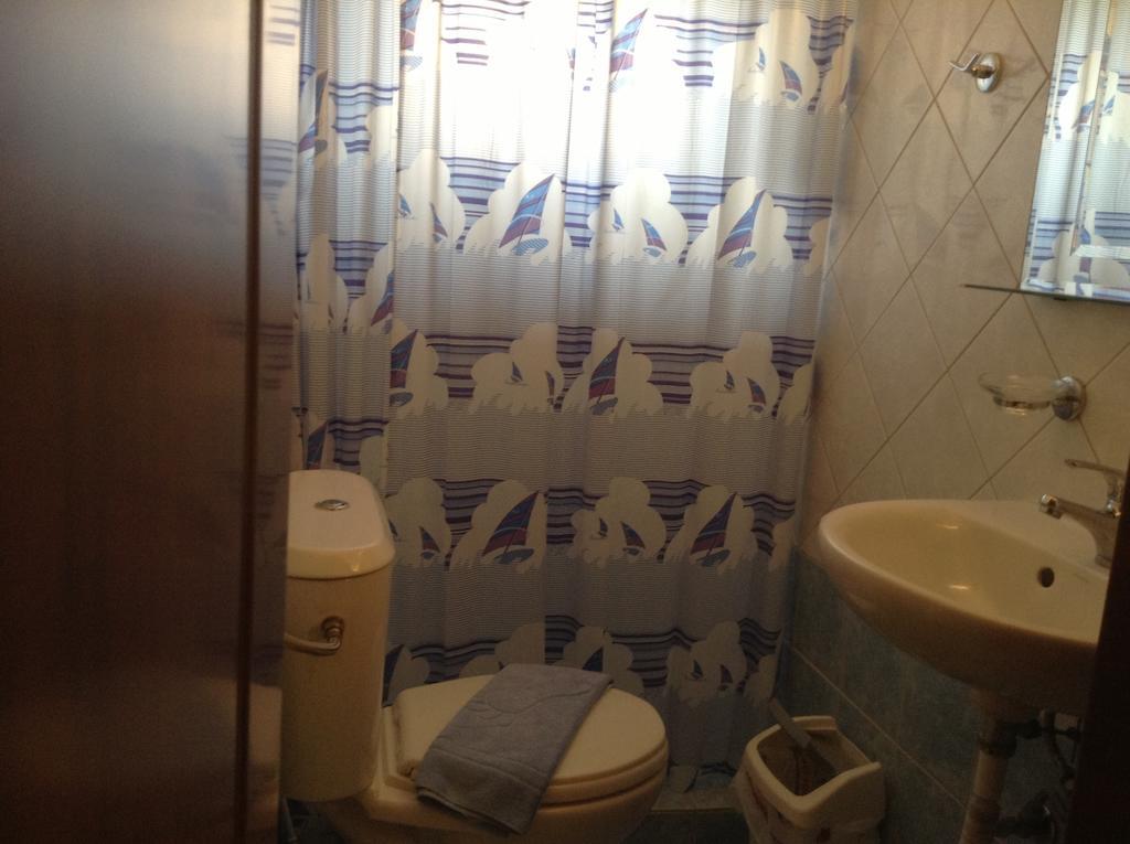 Guesthouse Lamprini ネオコリ エクステリア 写真