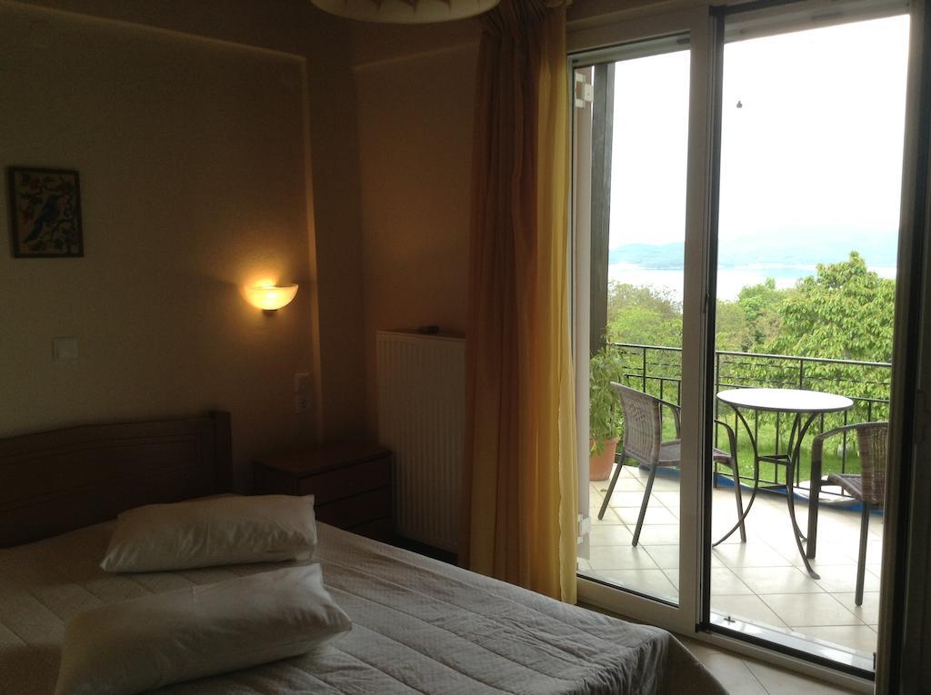 Guesthouse Lamprini ネオコリ 部屋 写真